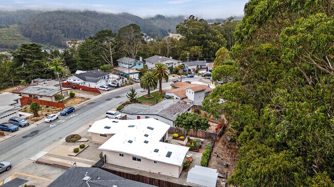 Building Photo - 1163 Crespi Dr