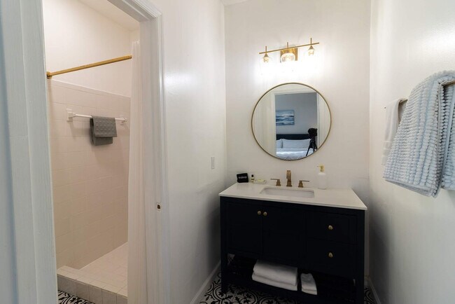 Building Photo - 9 Walthour Cove