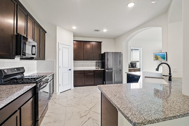 Building Photo - 14411 Black Cherry Hls St