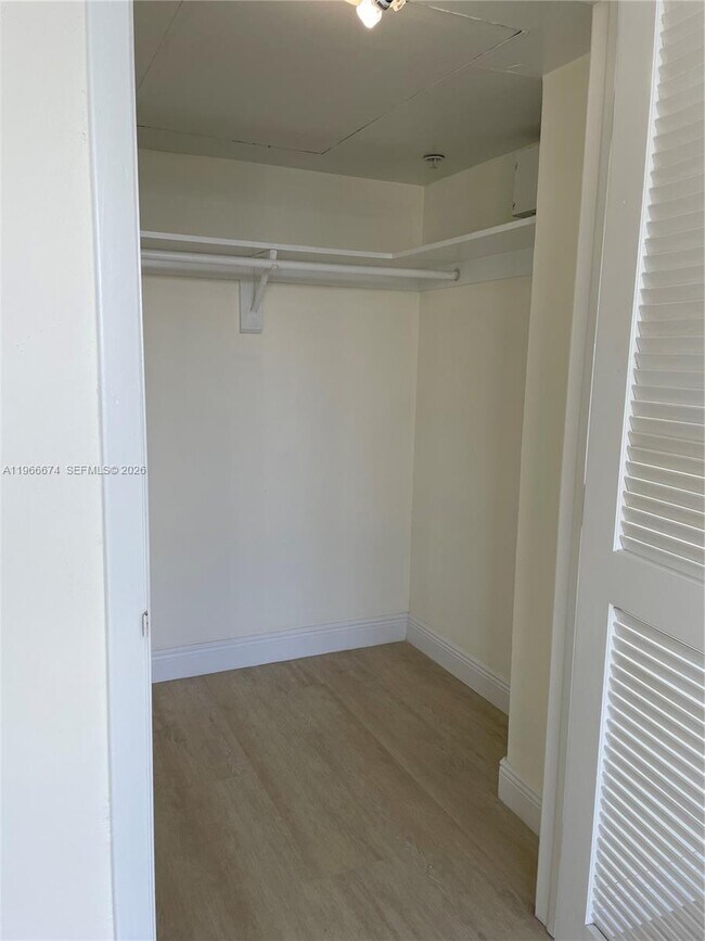 Building Photo - 1500 Bay Rd