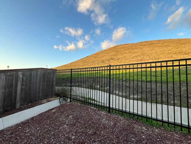 Building Photo - Spacious Home - Three Bedrooms w/garage TOSCANO Neighborhood in SLO