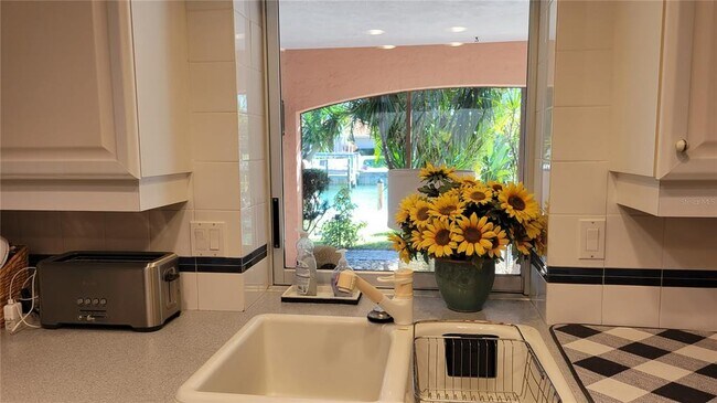 Building Photo - 638 S Owl Dr