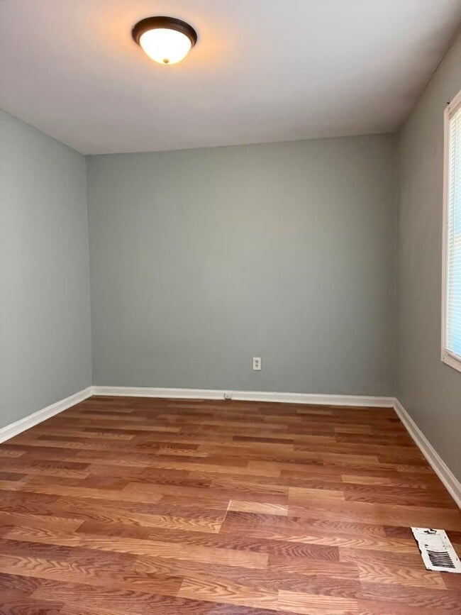 Building Photo - 1609 Fawn Vista Dr N