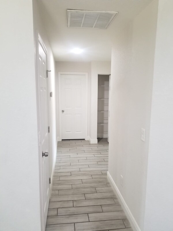 Building Photo - 1406 E Renfro St