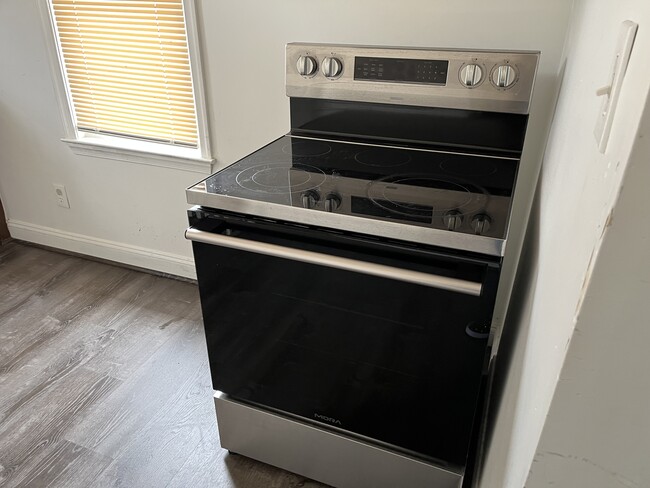 Range / Appliance - 200 Delsea N Dr