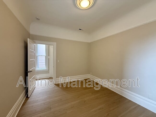 Building Photo - 272 4th Ave