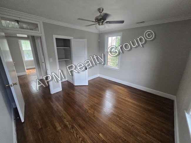 Building Photo - Upstairs condo in Earlewood Commons