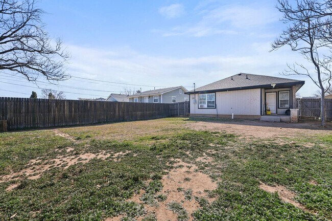 Building Photo - 2116 24th St