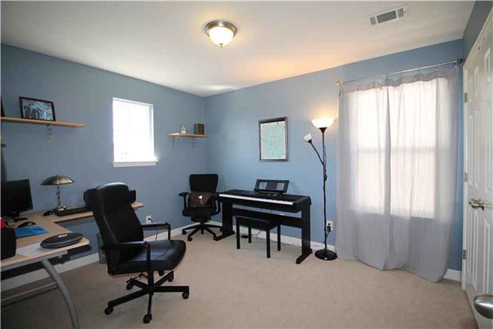 Building Photo - 4236 Longfellow Dr