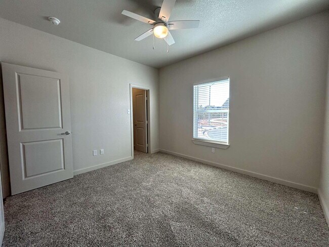 Building Photo - 10921 Abbeville Ave