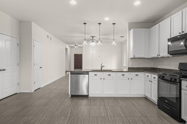 Building Photo - 604 Palmilla St