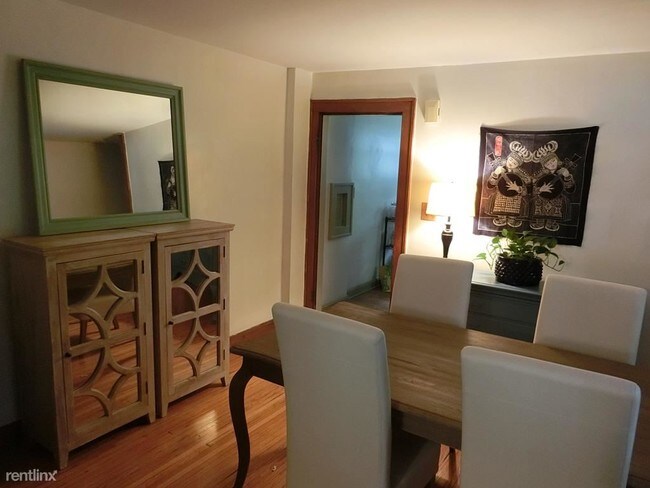 Building Photo - 3 br, 1 bath Townhome - 182 W Como Ave