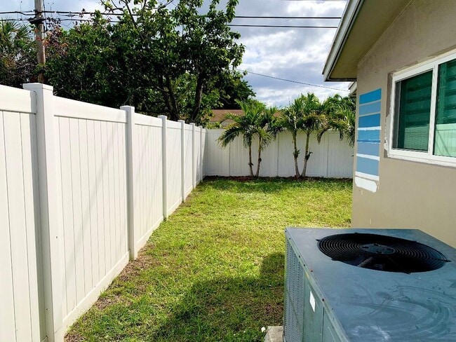 Building Photo - 2260 NE 62nd St