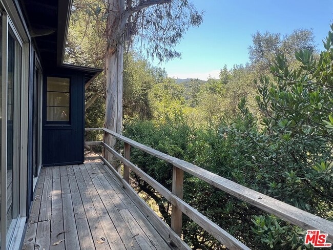 Building Photo - 764 Old Topanga Canyon Rd