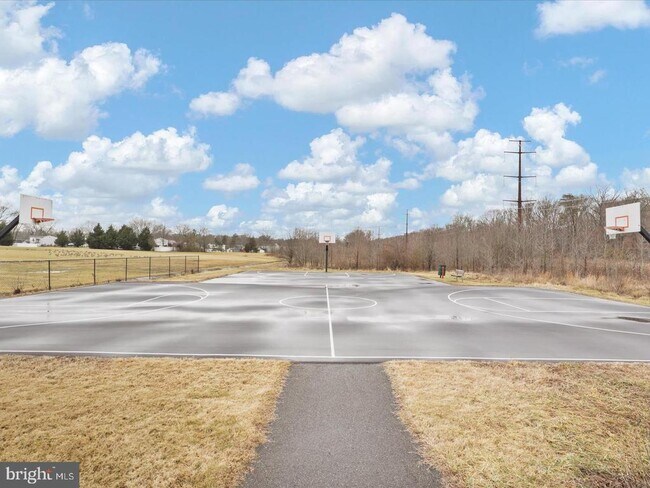 Building Photo - 4339 Cedarlake Ct