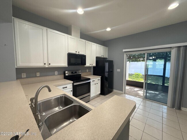 Building Photo - 6162 High Tide Blvd