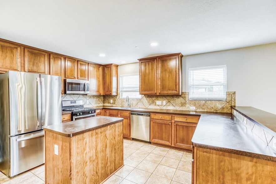 Building Photo - 4703 Montclair Hill Ln