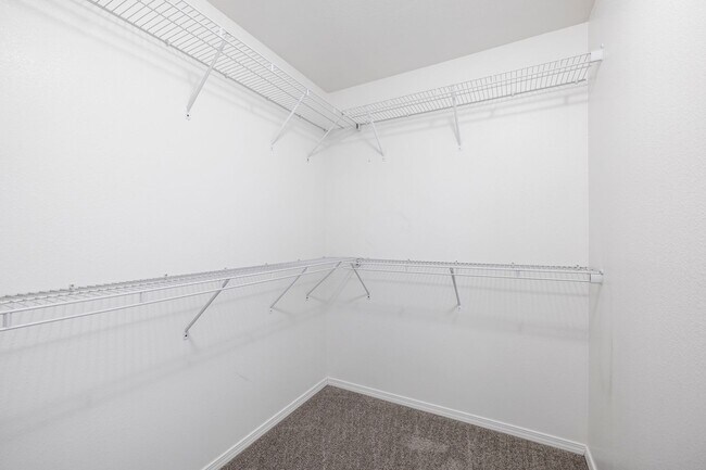 Building Photo - 4 Bedroom Home in Willard School Districts