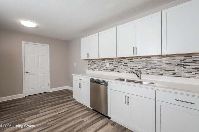Building Photo - 1712 Star Rest Dr