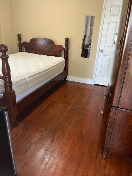 Building Photo - 1045 Ontario St