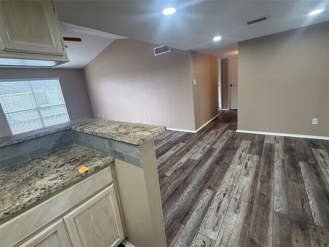 Building Photo - 14777 Wunderlich Dr