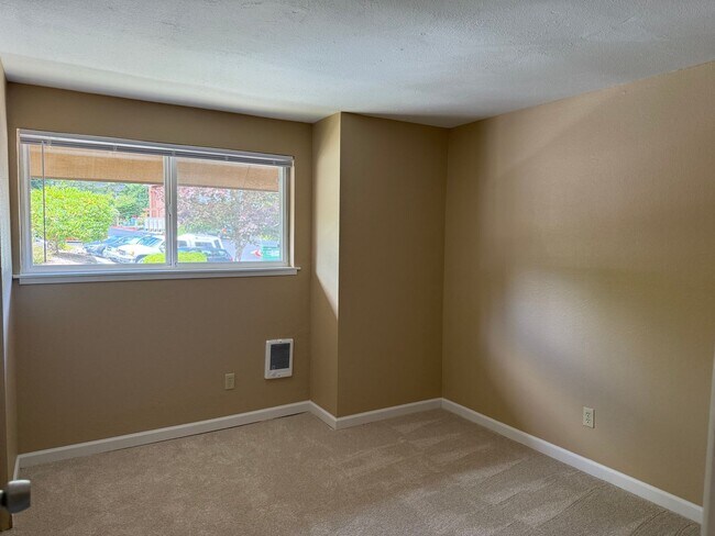 Building Photo - Newly Remodled 3 bed, 2 baths Edmonds Cond...
