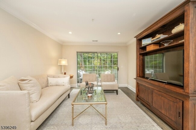 Building Photo - 141 Riveredge Dr