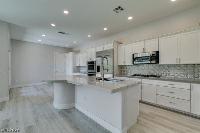 Building Photo - 11370 Merado Peak Dr