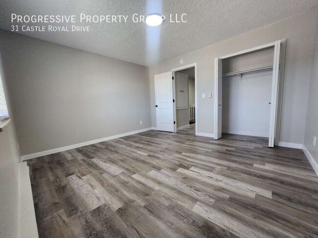 Building Photo - Remodeled 2-Bedroom Townhome !