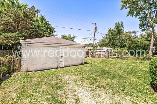 Building Photo - 1742 N Whittier Pl