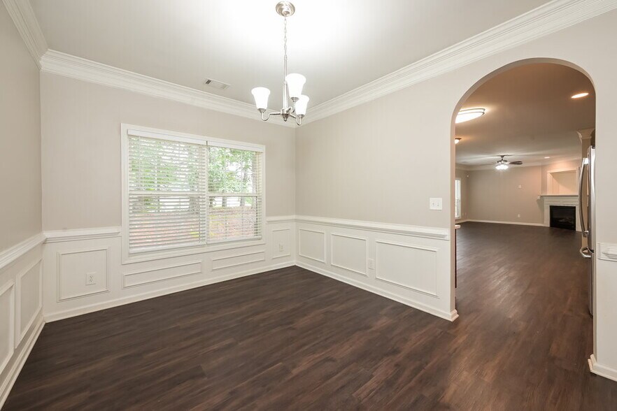 Building Photo - 1509 Warwick Way SE