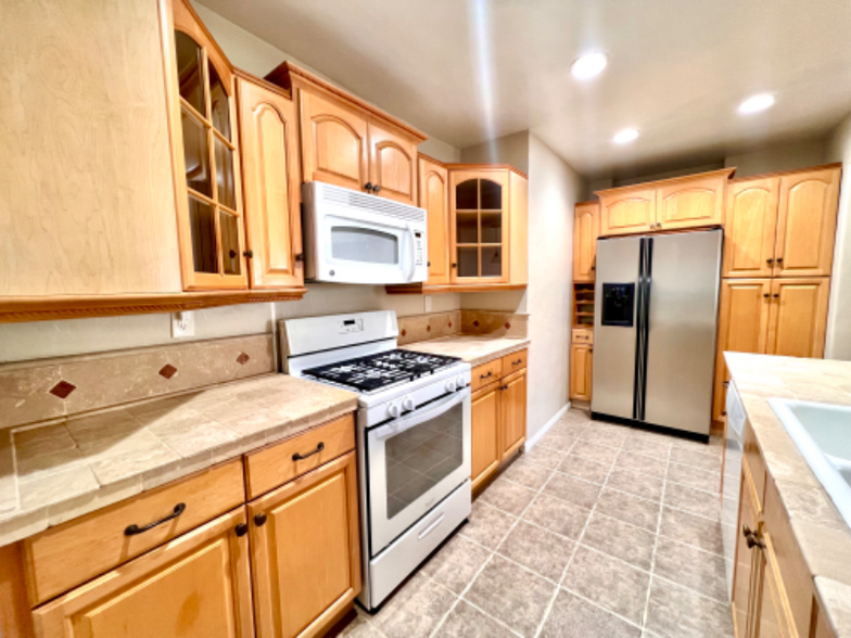 Primary Photo - 216 Avenue H