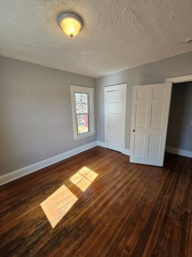 Building Photo - Wakefield7010-7014