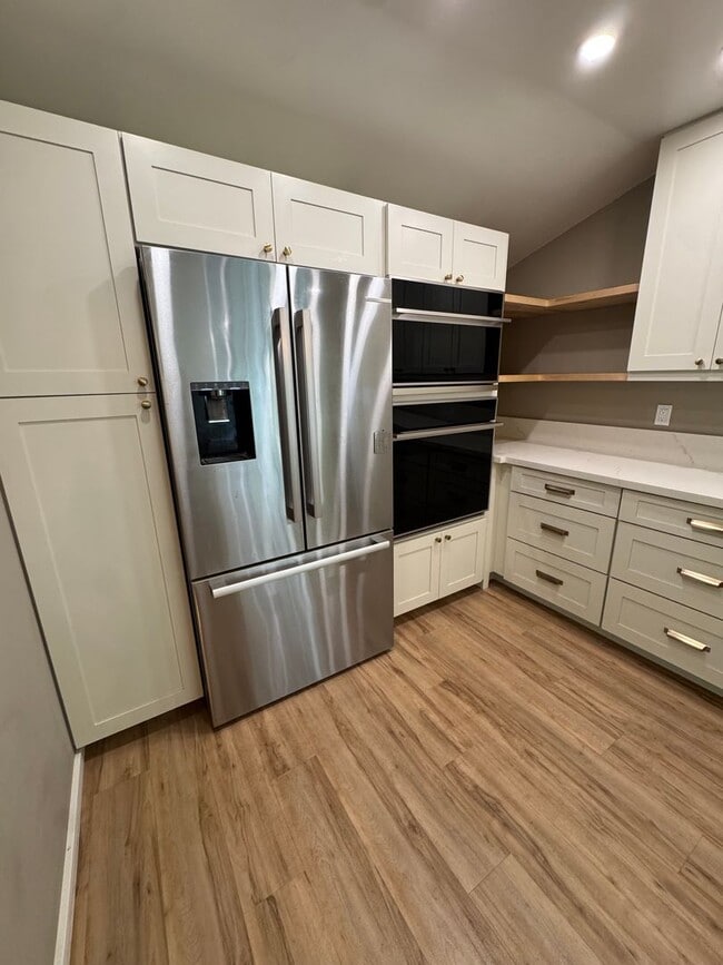 Building Photo - 3 BED, 2 BATH, 2 Parking with AC- Kalani Iki Estates