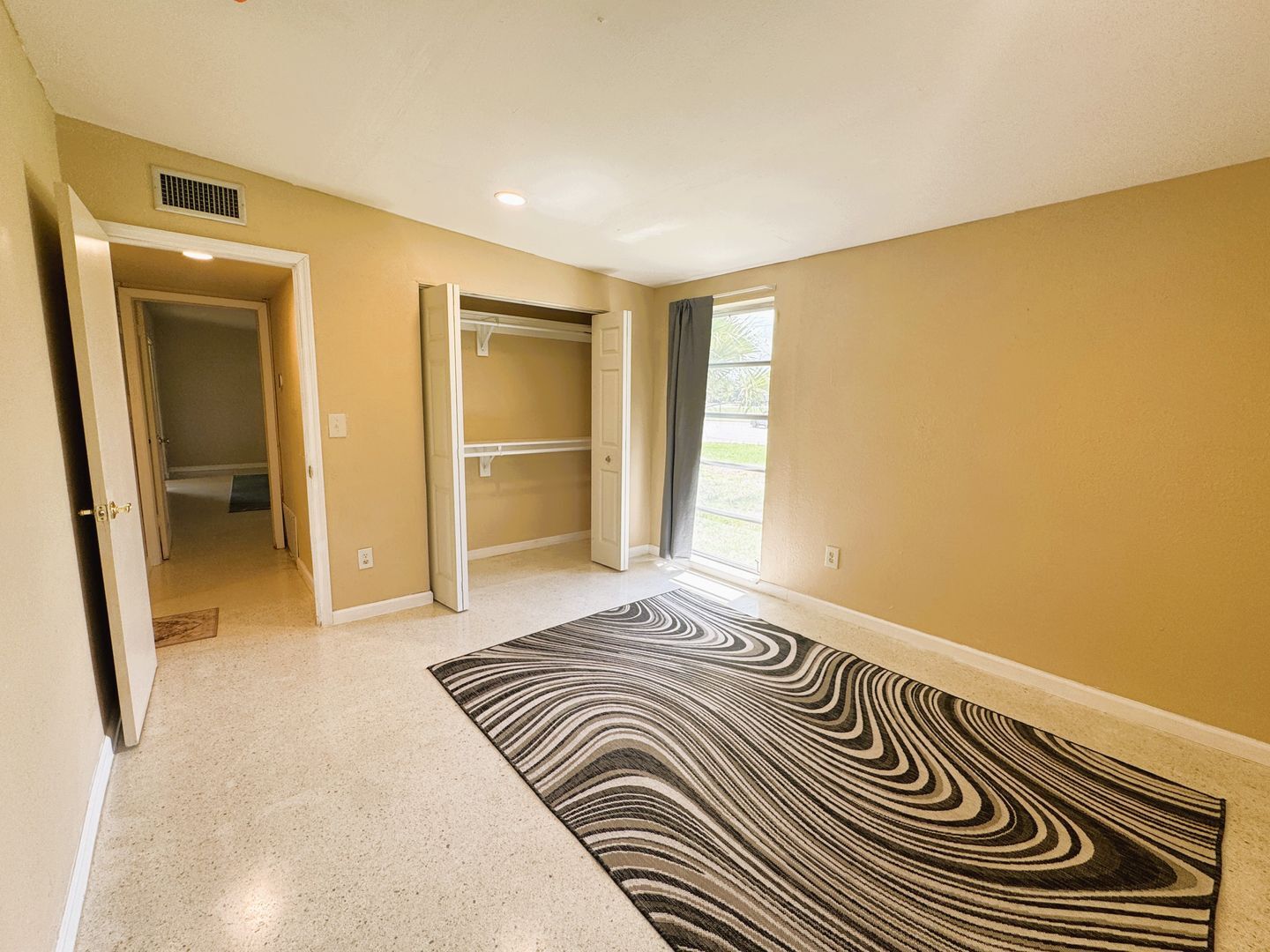 Building Photo - Beautifully Renovated 2 Bedroom + Bonus Room Home on a Corner Lot in North Port!