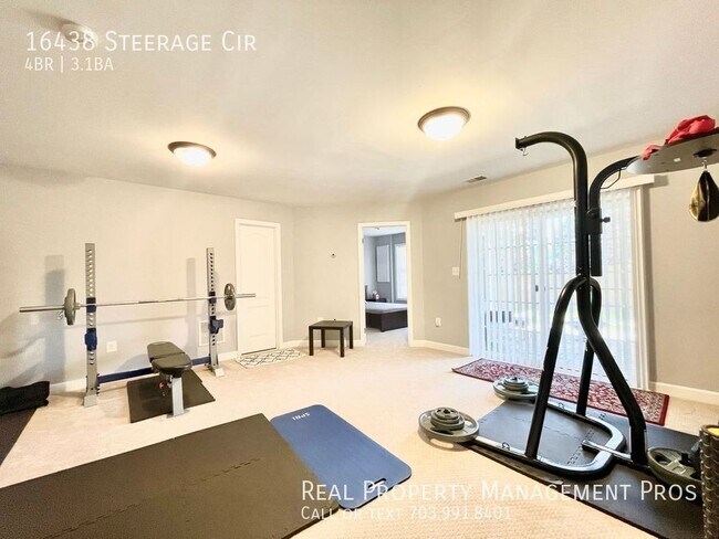 Building Photo - 16438 Steerage Cir