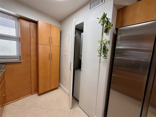 Building Photo - 4100 Galt Ocean Dr