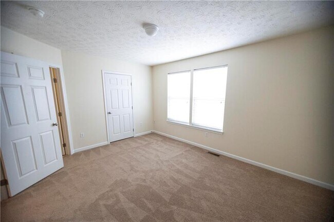 Building Photo - 108 Village Pl