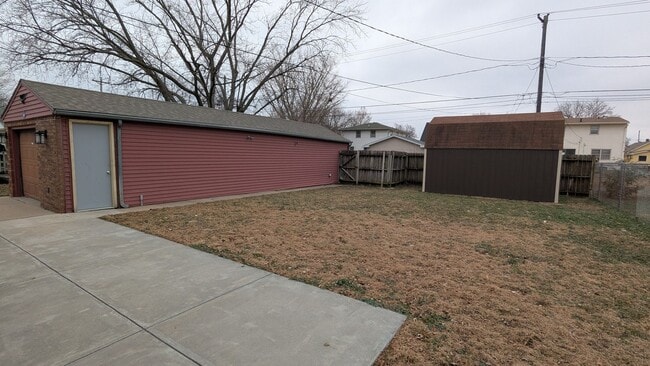 Building Photo - Well maintained 50s home with gorgeous kitchen