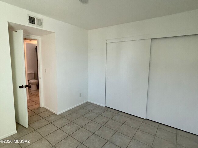 Building Photo - 822 S Langley Ave