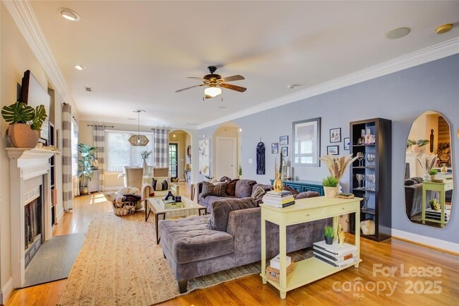 Building Photo - 909 Woodruff Pl