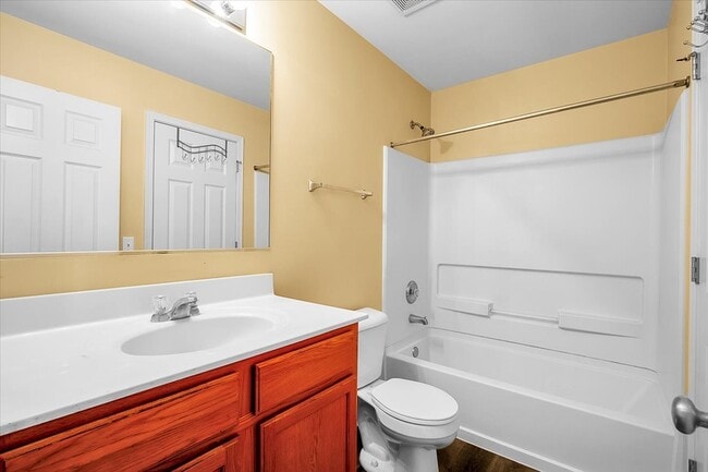 Building Photo - 4932 Montauk Dr