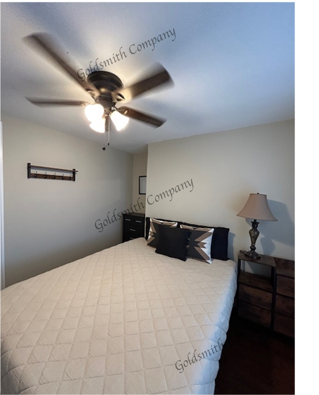 Building Photo - 3 Crescent Ridge Dr