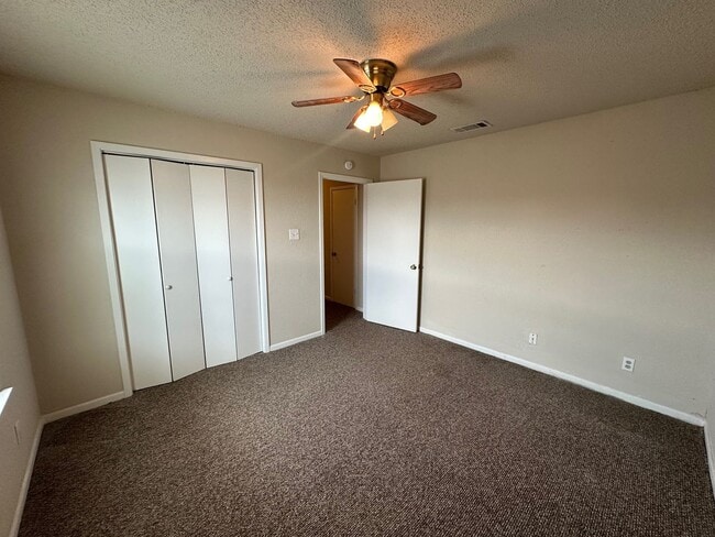 Building Photo - 204 Karem Cir