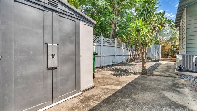 Building Photo - Charming 2BR/2BA with Bonus Room South Tam...