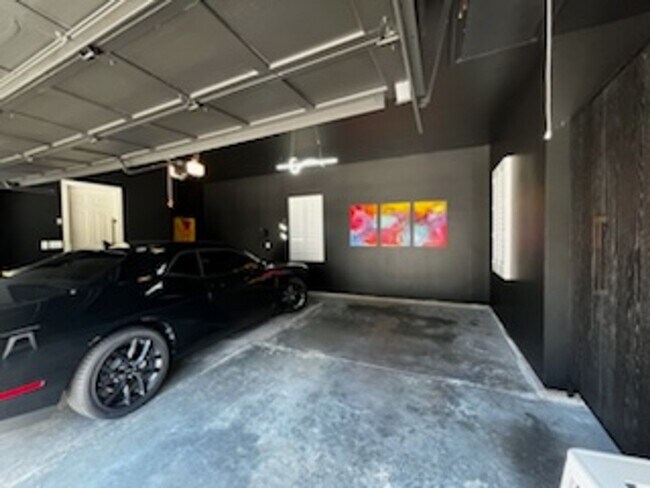 Building Photo - Stunning Custom Built Home with ALL Utilit...