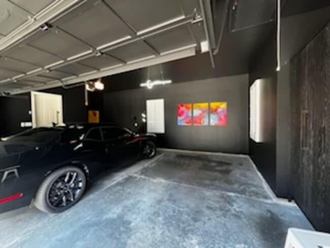 Building Photo - Stunning Custom Built Home with ALL Utilities Included!!