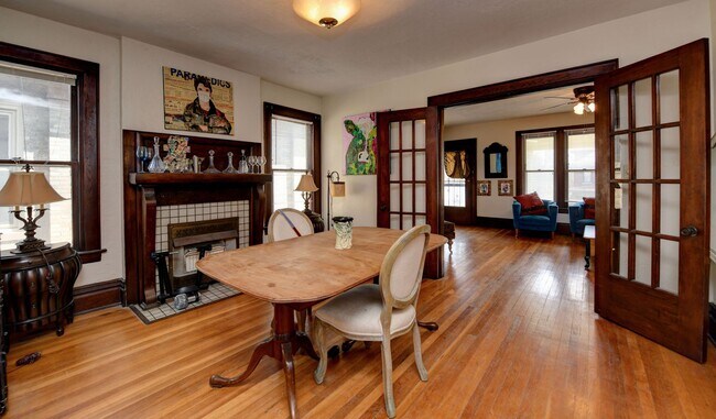 Building Photo - Charming 2-Bedroom Duplex in Franklin Park