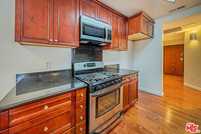 Building Photo - 326 Westminster Ave