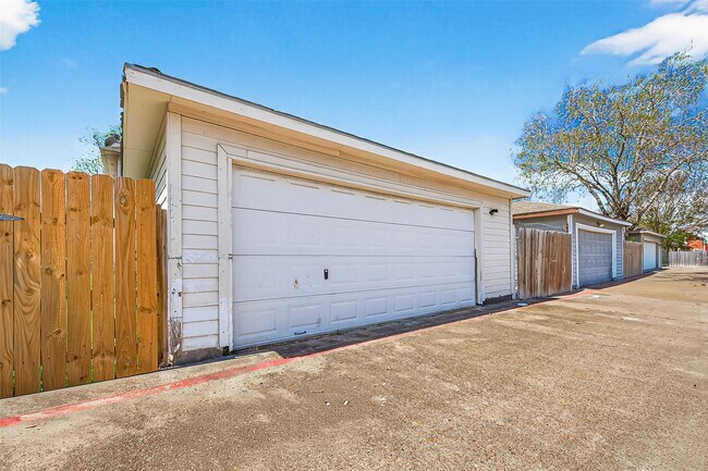 Building Photo - 8617 Mapletwist St